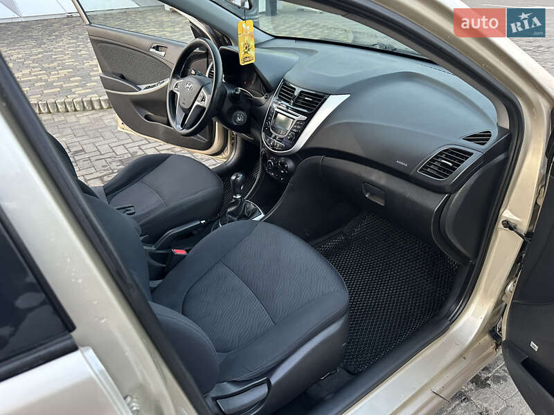 Седан Hyundai Accent 2012 в Черновцах