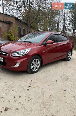 Седан Hyundai Accent 2011 в Краснограде