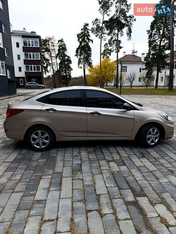 Седан Hyundai Accent 2011 в Ахтырке