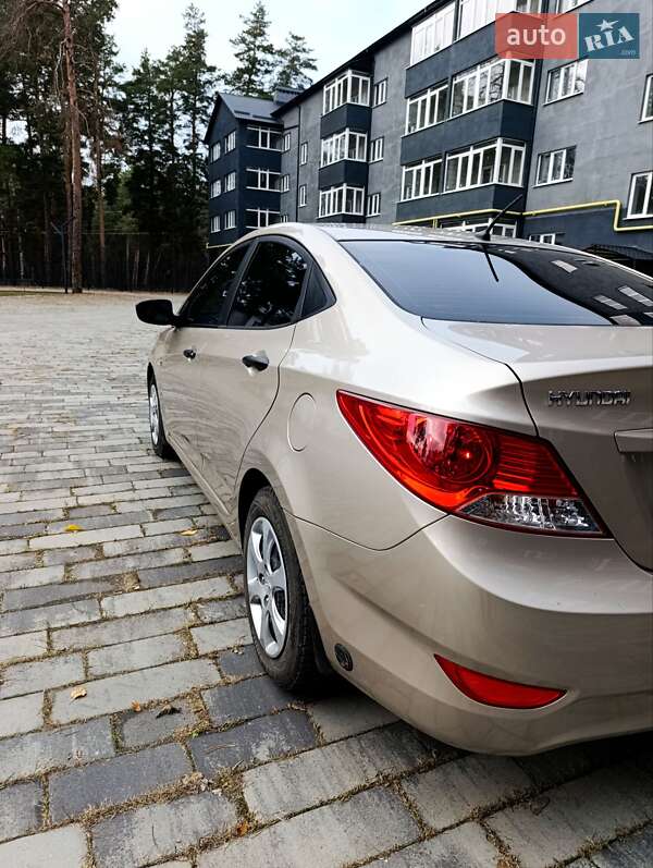 Седан Hyundai Accent 2011 в Ахтырке