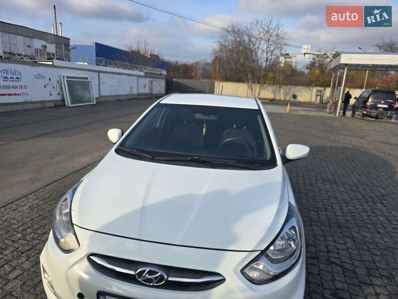 Хэтчбек Hyundai Accent 2012 в Полтаве