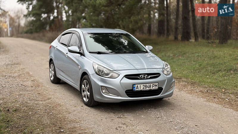 Hyundai Accent 2011