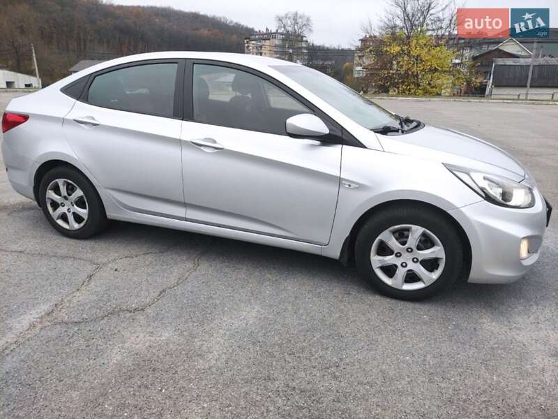 Седан Hyundai Accent 2012 в Обухове