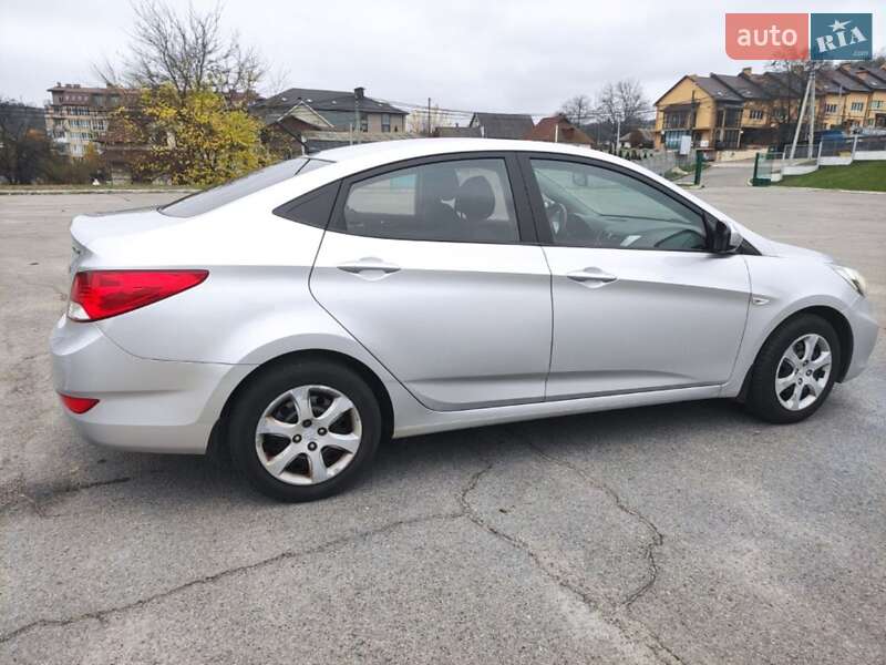 Седан Hyundai Accent 2012 в Обухове