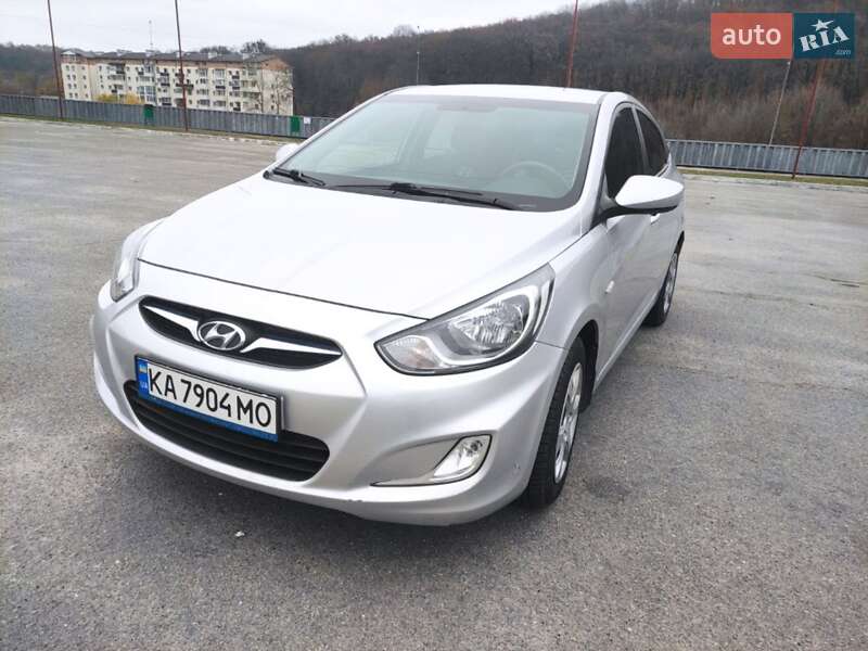 Седан Hyundai Accent 2012 в Обухове