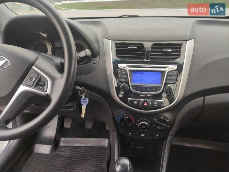 Седан Hyundai Accent 2012 в Обухове