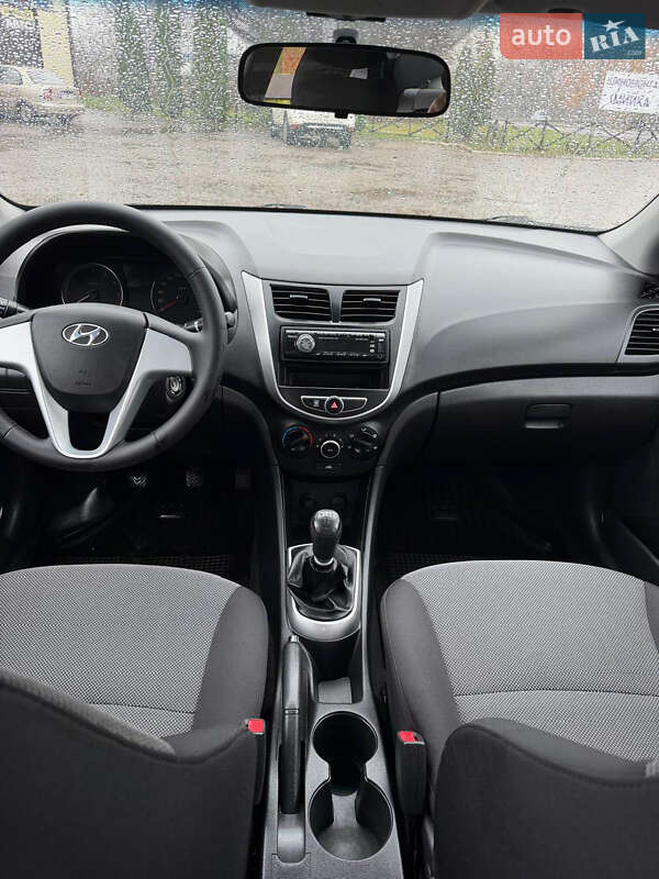 Седан Hyundai Accent 2011 в Сумах