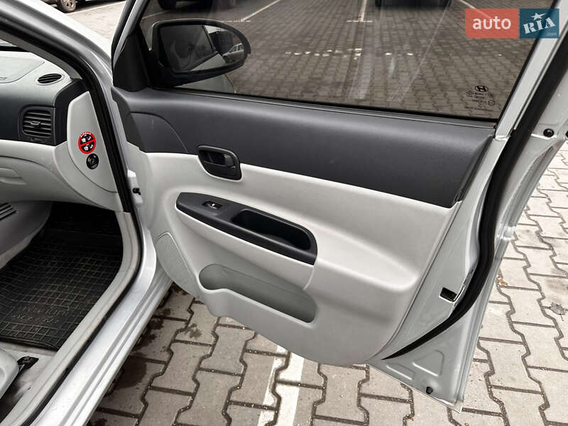 Седан Hyundai Accent 2008 в Кривом Роге