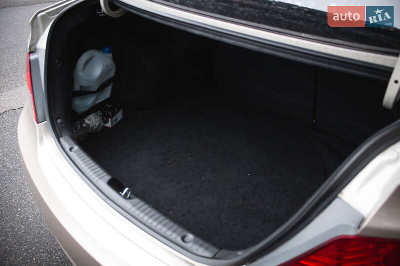 Седан Hyundai Accent 2012 в Киеве