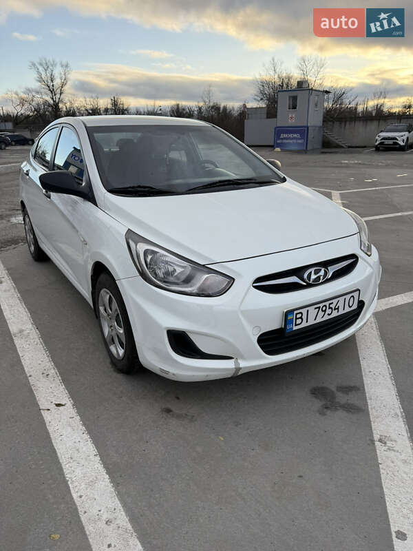 Hyundai Accent 2013