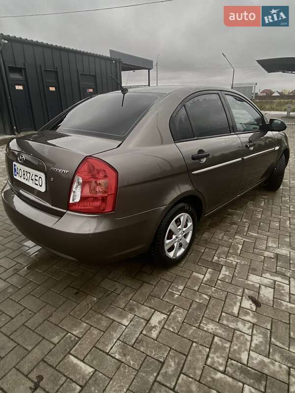 Седан Hyundai Accent 2009 в Буштыне