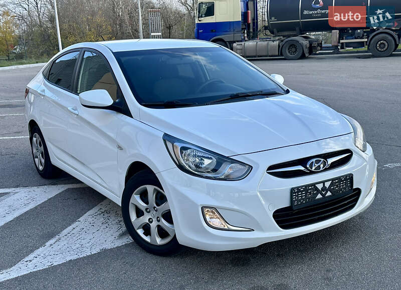 Седан Hyundai Accent 2013 в Дніпрі фото 2 Седан Hyundai Accent 2013 в Дніпрі