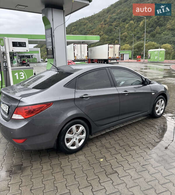 Седан Hyundai Accent 2012 в Мукачево