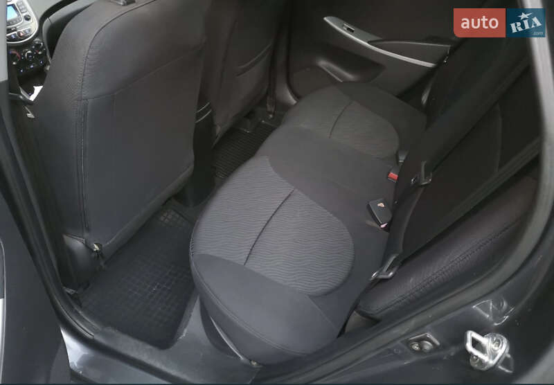 Седан Hyundai Accent 2012 в Мукачево