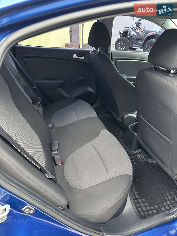 Седан Hyundai Accent 2011 в Каменском