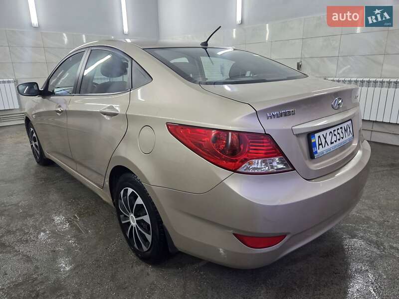 Седан Hyundai Accent 2012 в Краснограде фото 10 Седан Hyundai Accent 2012 в Краснограде