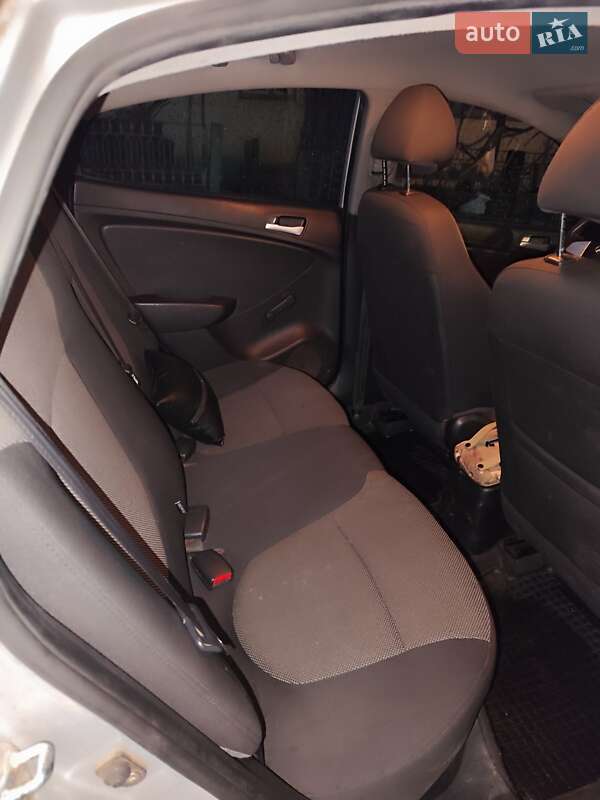 Седан Hyundai Accent 2012 в Кривом Озере