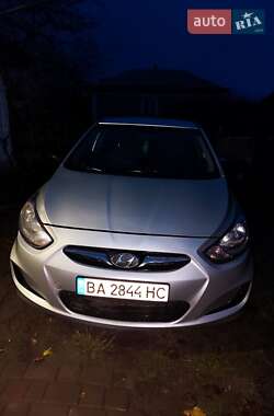 Седан Hyundai Accent 2012 в Кривом Озере