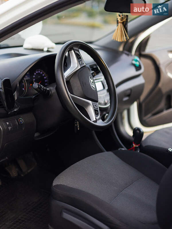 Седан Hyundai Accent 2013 в Белгороде-Днестровском фото 4 Седан Hyundai Accent 2013 в Белгороде-Днестровском