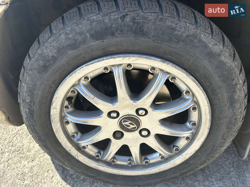 Седан Hyundai Accent 2000 в Запорожье