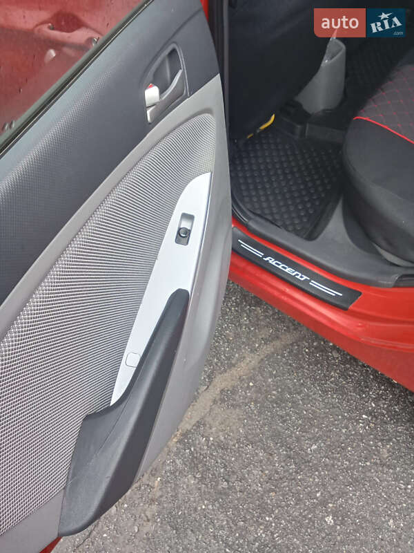 Хэтчбек Hyundai Accent 2012 в Житомире