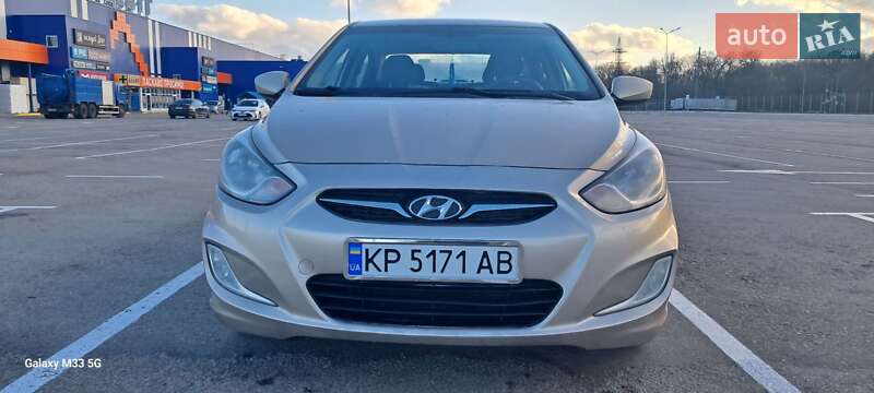 Hyundai Accent 2012