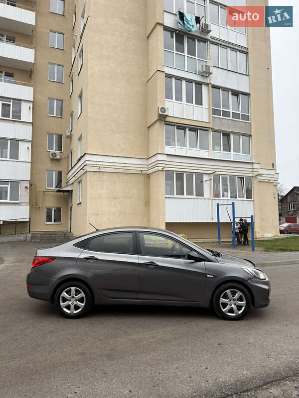 Седан Hyundai Accent 2013 в Чернигове