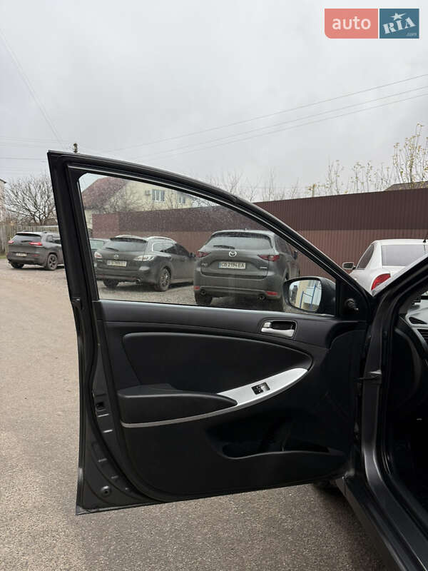 Седан Hyundai Accent 2013 в Чернигове