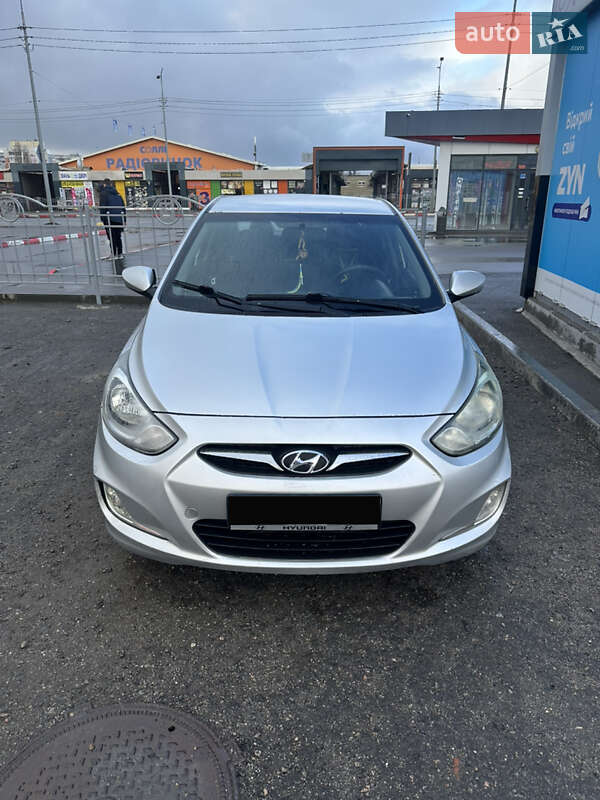 Hyundai Accent 2012 Hyundai Accent 2012