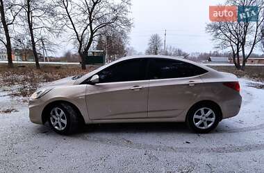 Седан Hyundai Accent 2012 в Ромнах