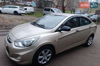 Седан Hyundai Accent 2011 в Киеве
