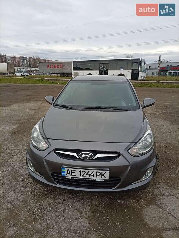 Седан Hyundai Accent 2012 в Ужгороді