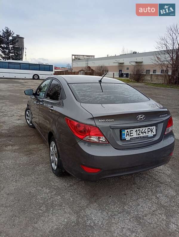 Седан Hyundai Accent 2012 в Ужгороді