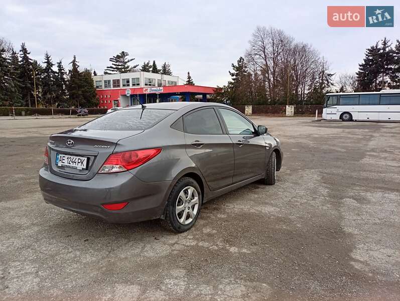 Седан Hyundai Accent 2012 в Ужгороді