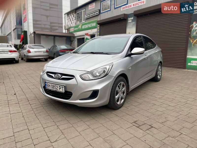 Hyundai Accent 2011