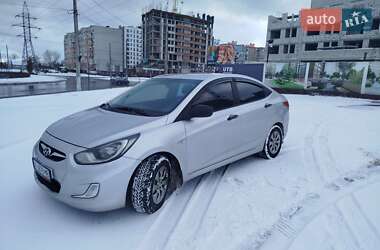 Седан Hyundai Accent 2013 в Чернигове