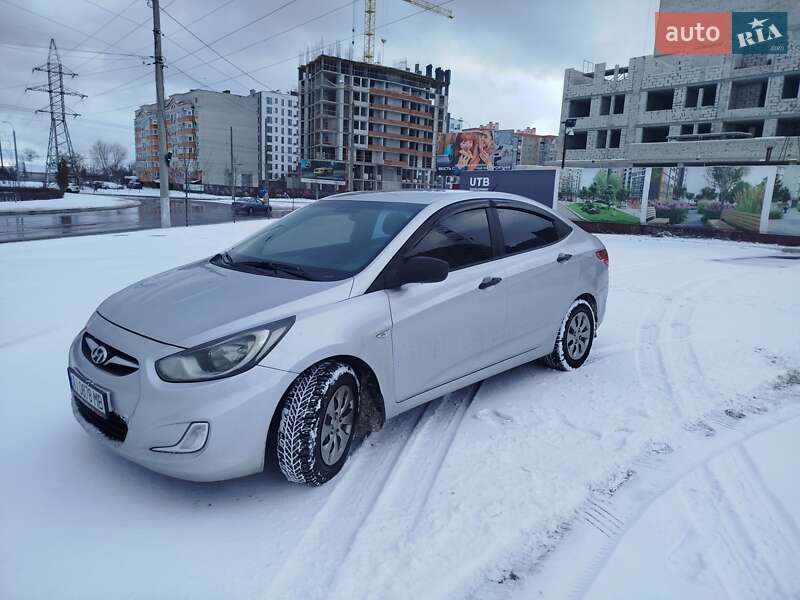 Hyundai Accent 2013