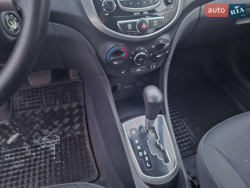 Седан Hyundai Accent 2012 в Києві фото 50 Седан Hyundai Accent 2012 в Києві
