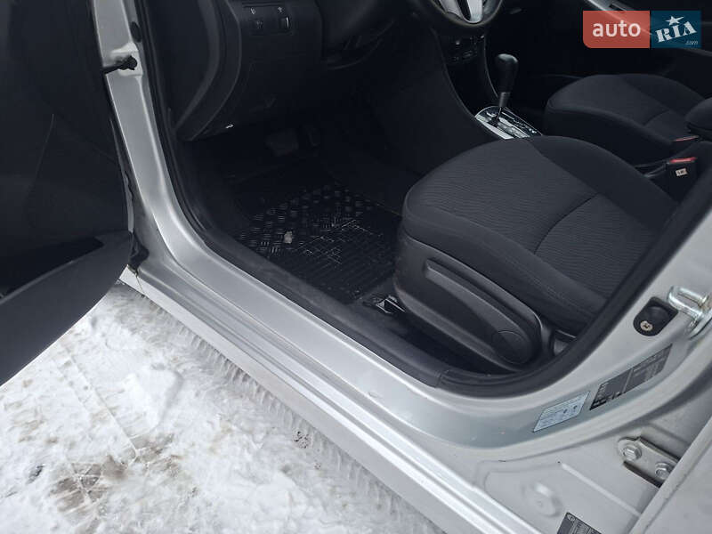 Седан Hyundai Accent 2012 в Києві фото 60 Седан Hyundai Accent 2012 в Києві