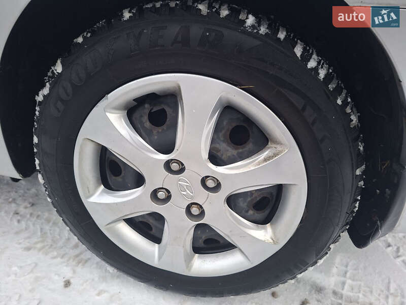 Седан Hyundai Accent 2012 в Києві фото 75 Седан Hyundai Accent 2012 в Києві