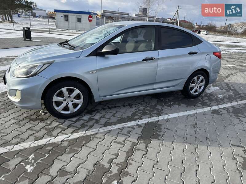 Hyundai Accent 2012
