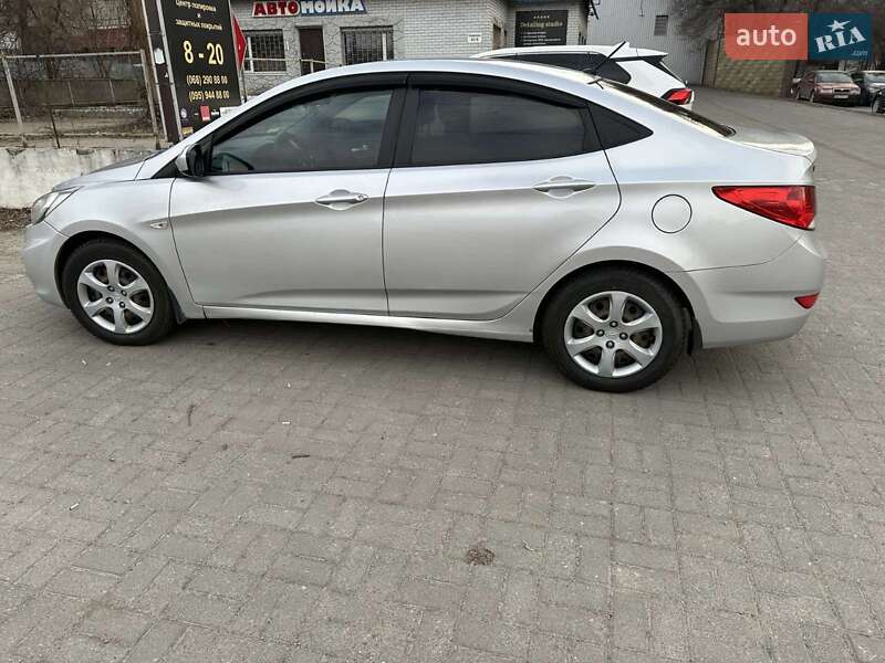 Hyundai Accent 2011