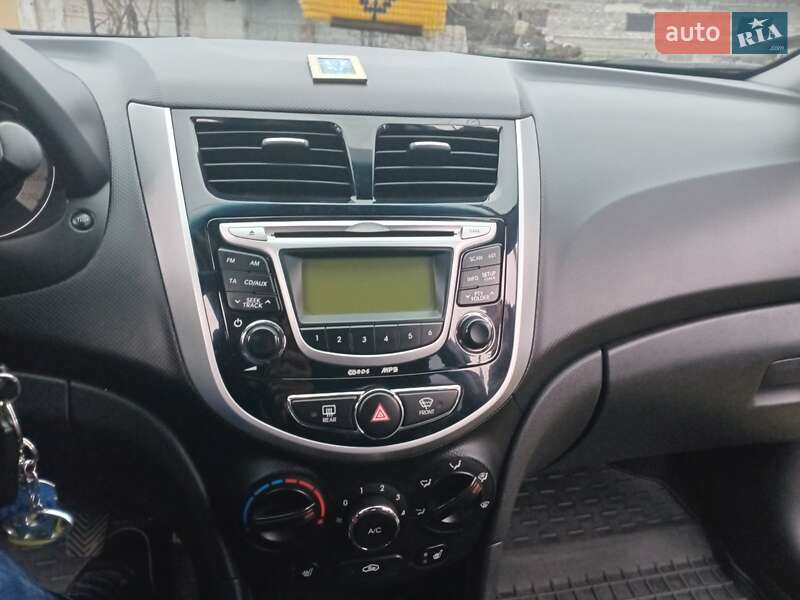 Hyundai Accent 2011