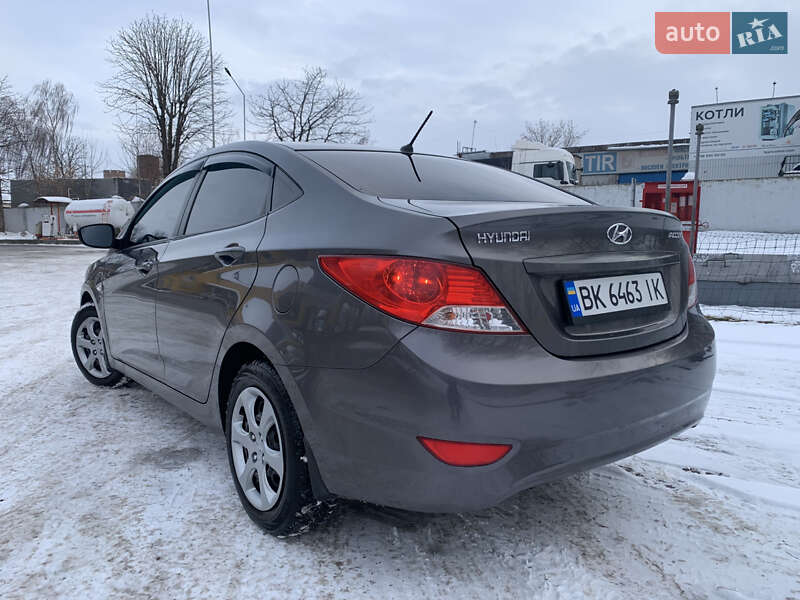 Седан Hyundai Accent 2011 в Ровно