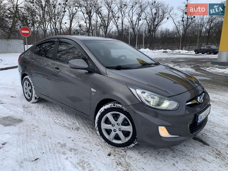 Седан Hyundai Accent 2011 в Ровно