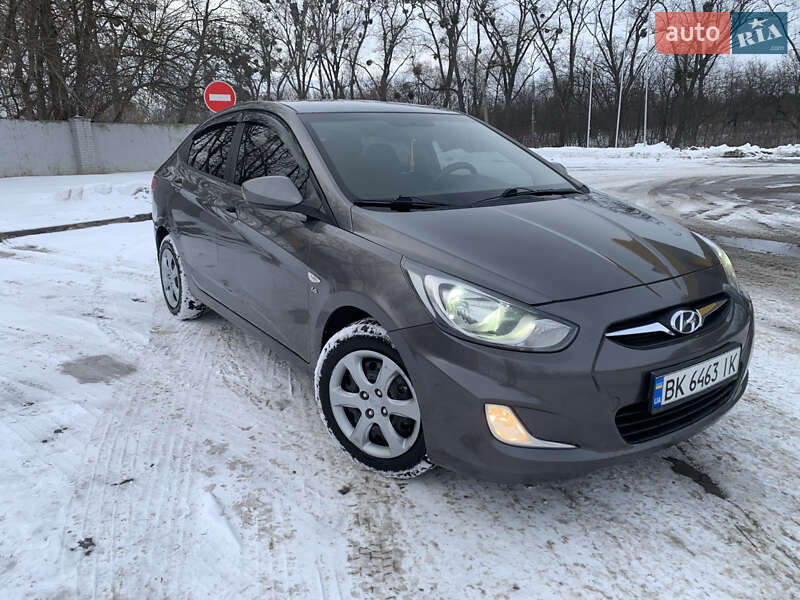 Седан Hyundai Accent 2011 в Ровно