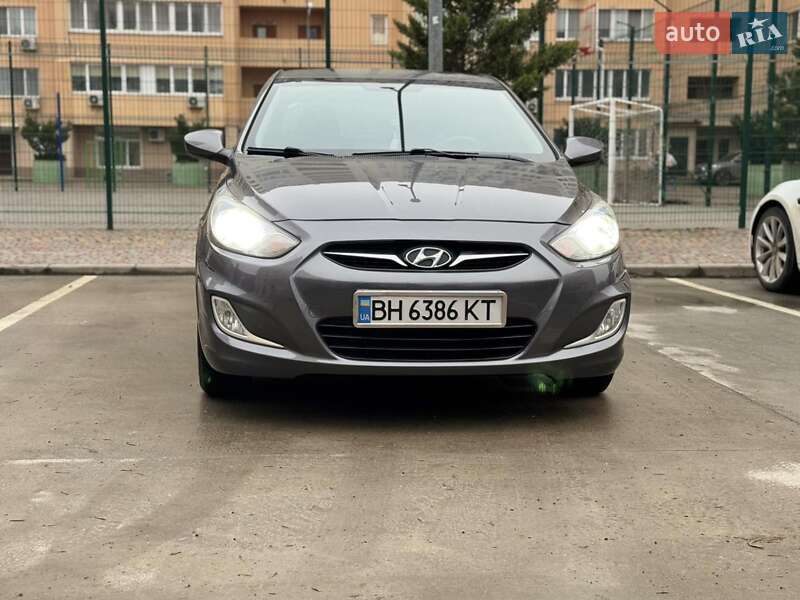 Hyundai Accent 2012
