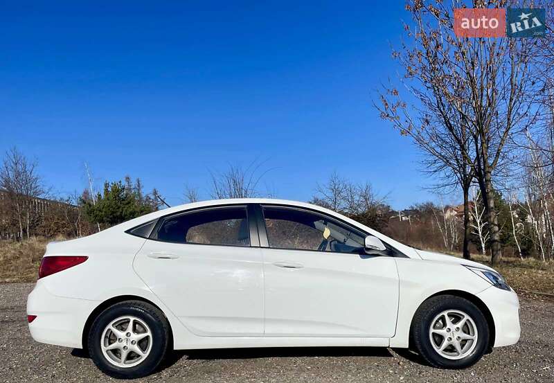 Седан Hyundai Accent 2015 в Ужгороде