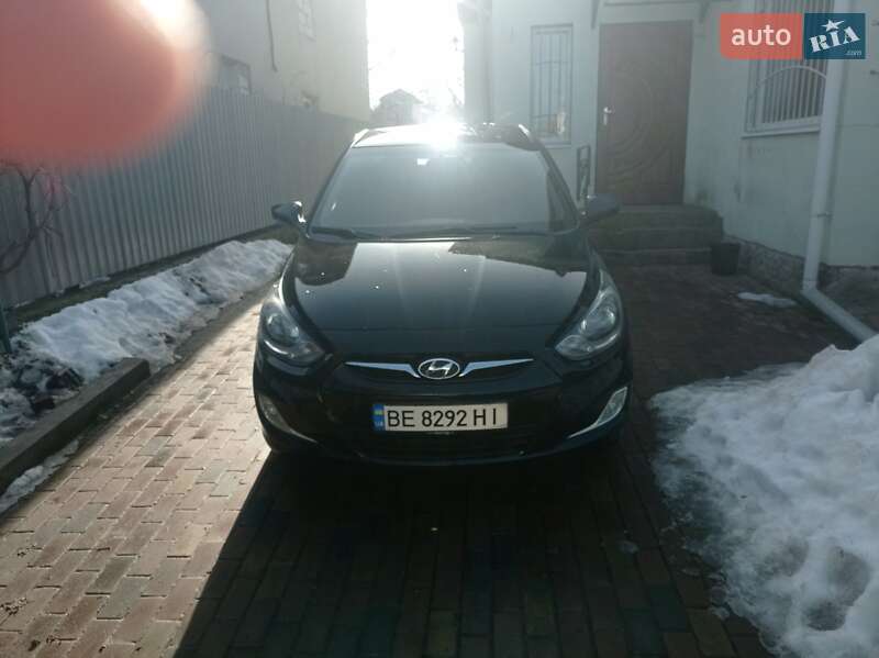Hyundai Accent 2012