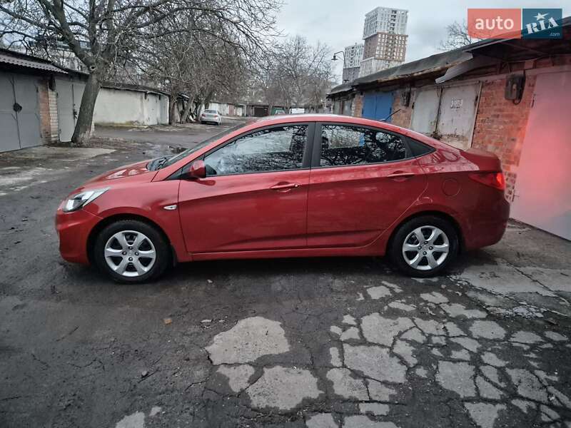Седан Hyundai Accent 2012 в Днепре